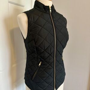 Crown & Ivy Quilted Black Zip-up Vest Women’s size XS